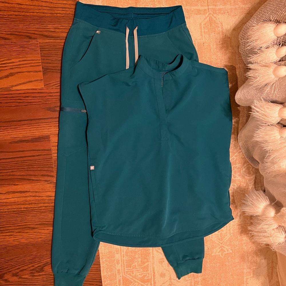 Figs pacific blue joggers and scrub top